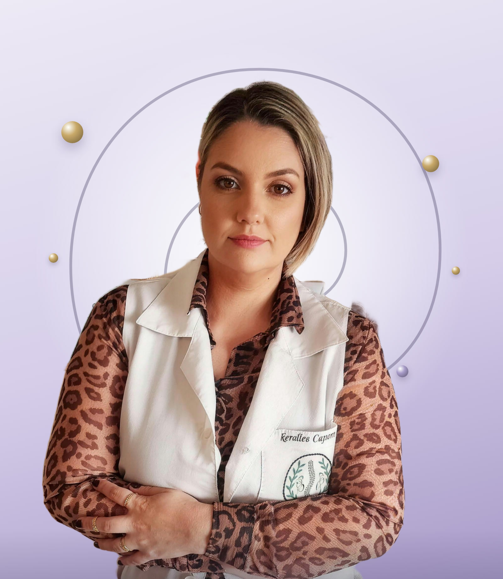 Kerollee, auriculoterapeuta, de jaleco